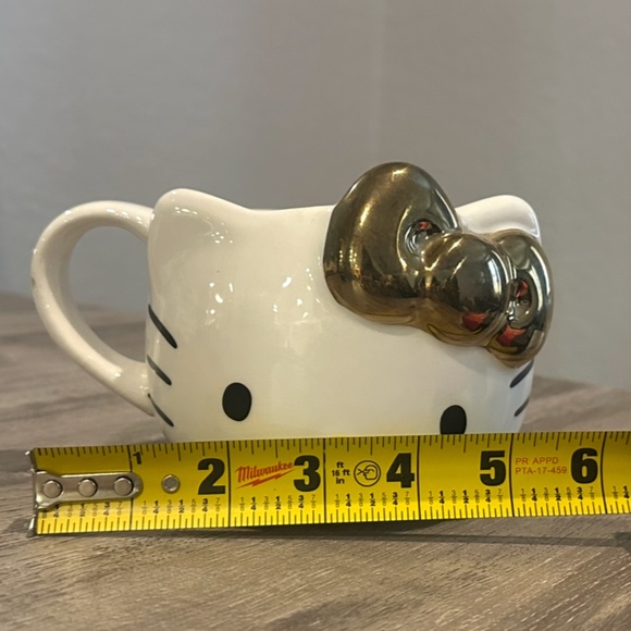 Hello Kitty Ceramic 3D Mug - Picture 3 of 5